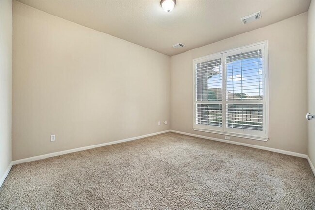Building Photo - 340 Grafton Ln