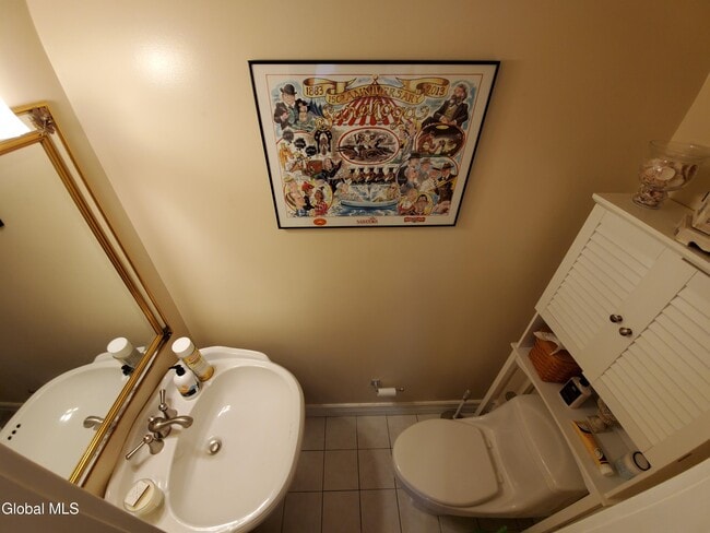 Building Photo - 76 Caroline St