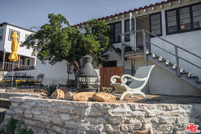 Building Photo - 6101 S Mansfield Ave