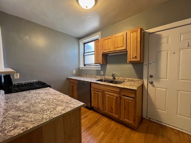 Building Photo - 5937 N Paulina St