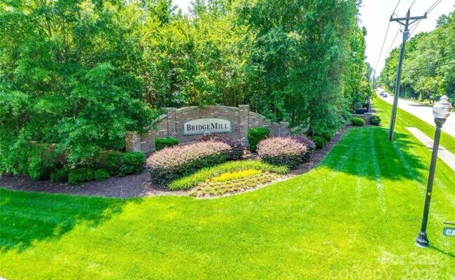Building Photo - Stunning All-Brick Home in BridgeMill Community!