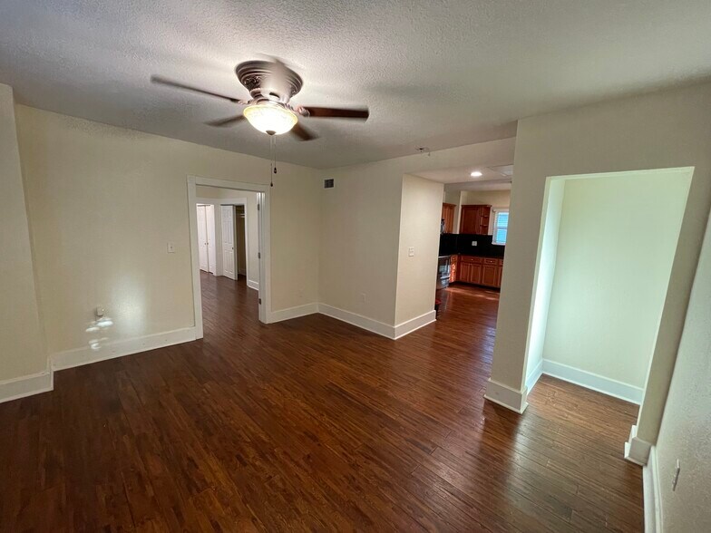 Building Photo - 1032 Granville Ct N