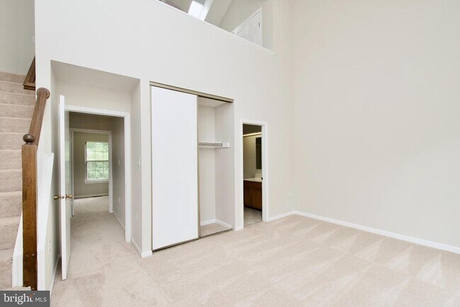 Building Photo - 6643 Medinah Ln