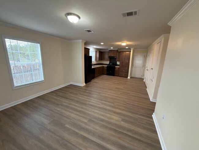 Building Photo - Three bedroom duplex close to Canyon Lake Highschool