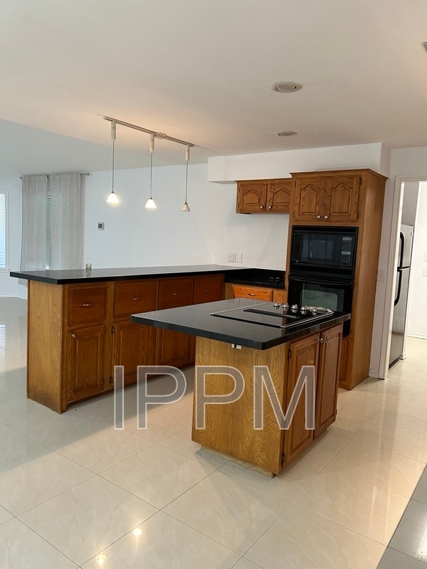 Building Photo - 5610 La Cana Dr