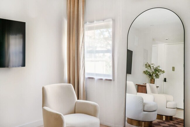 Building Photo - 317w E 14th St