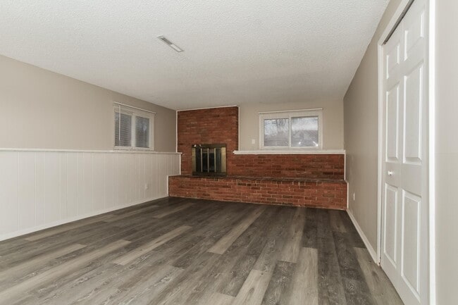 Building Photo - 2033 Queensbridge Dr