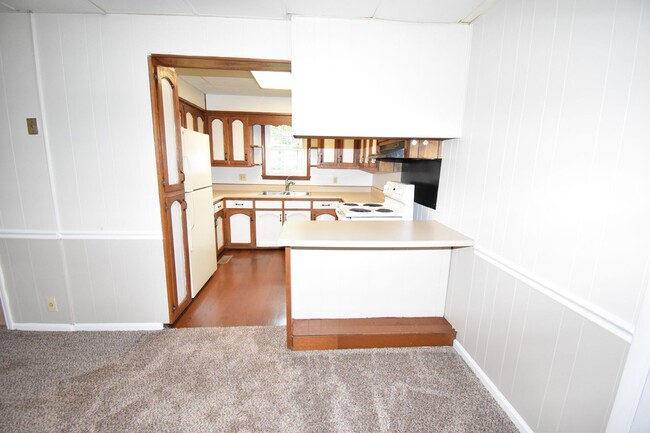 Building Photo - 2 Bedroom Home For Rent in The County!