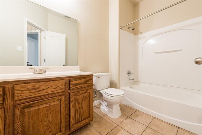 Building Photo - 913 Brighton Pl