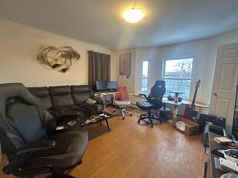 Building Photo - 67 Ashford St