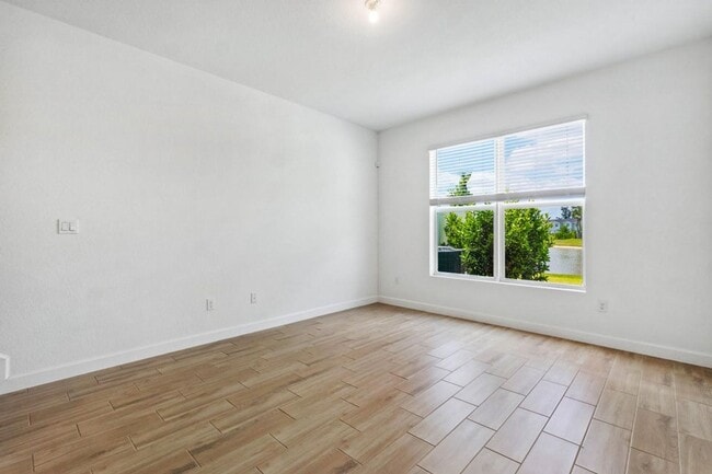 Building Photo - Lakeshore at the Fountains