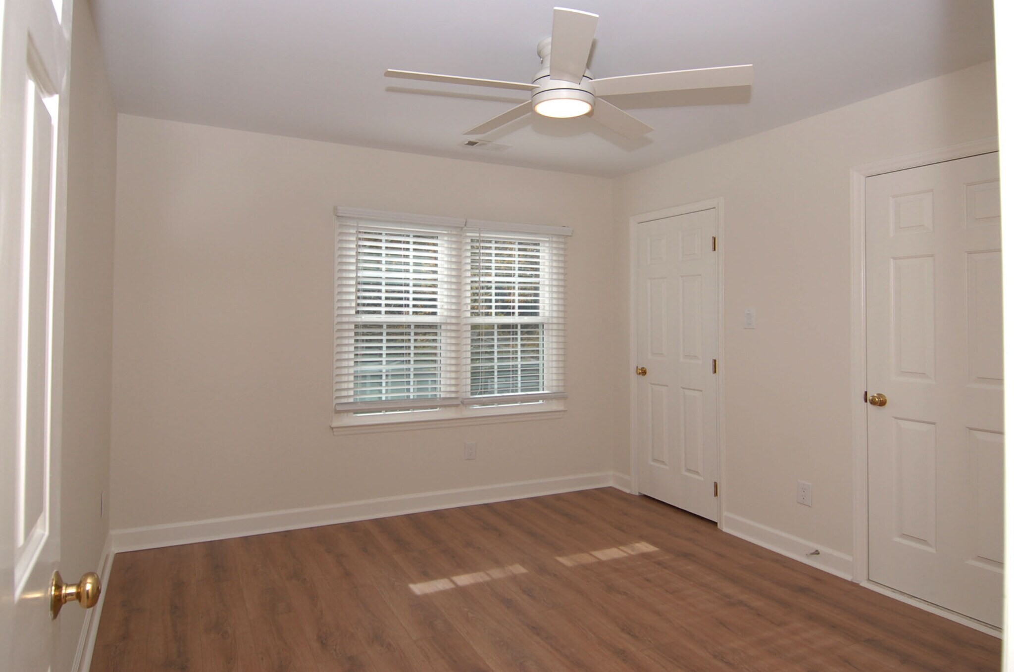 Building Photo - 1651 Village Glenn Dr