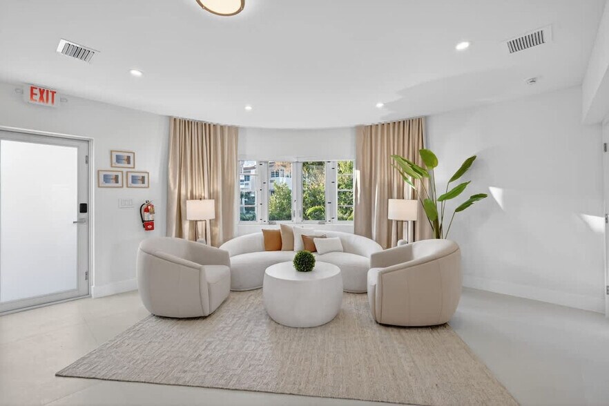 Building Photo - 8109 Harding Ave