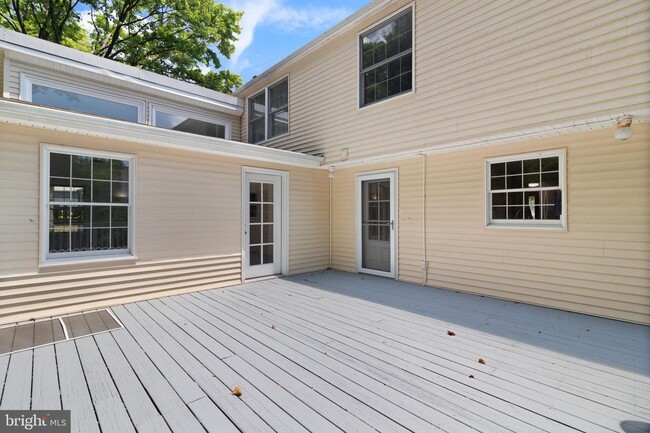 Building Photo - Gorgeous 4-Bedroom Colonial in Sought-Afte...