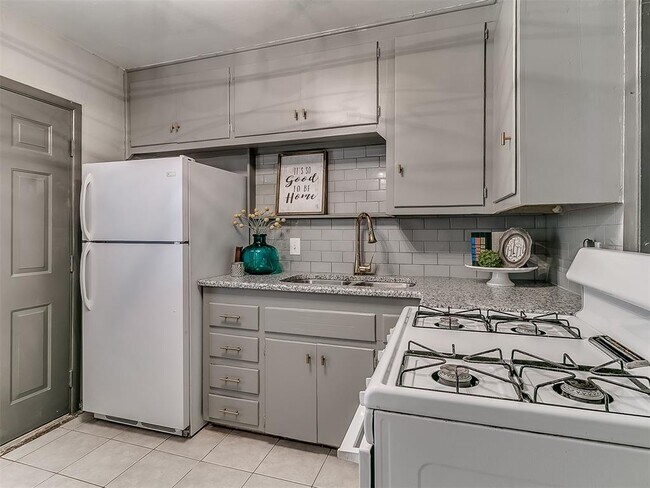 Building Photo - 4209 NE 19th St