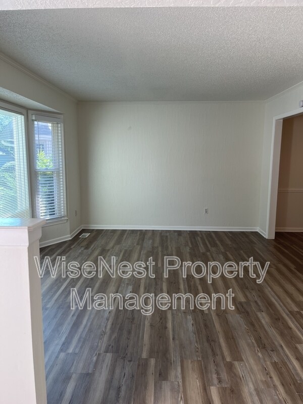 Building Photo - 514 SE Adobe Dr
