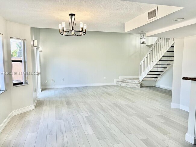 Building Photo - 900 SW 113th Terrace