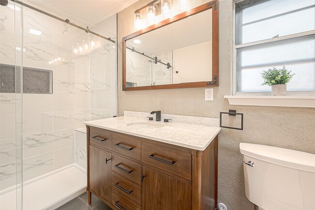 Building Photo - 811 Lemm Ct