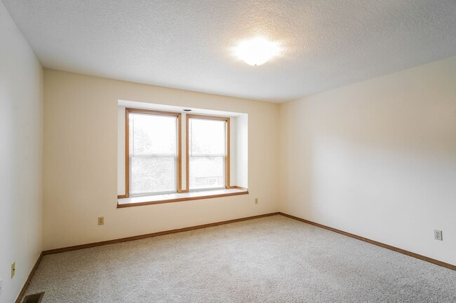 Building Photo - Great 4 bedroom Home Located in the Sought...