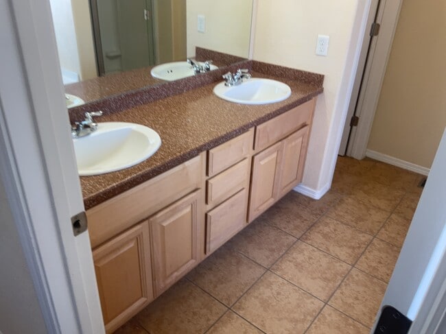 Building Photo - 3635 Buckskin Loop NE