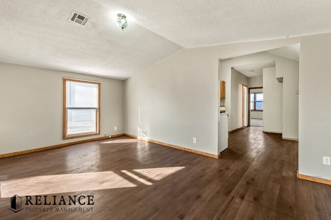 Building Photo - 615 N Doris St