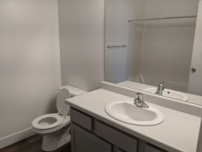 Building Photo - Beautiful 3-Bed Condo – $1,650! Move In by...