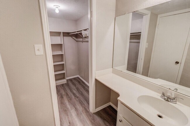 Building Photo - 5742 Marina Dr