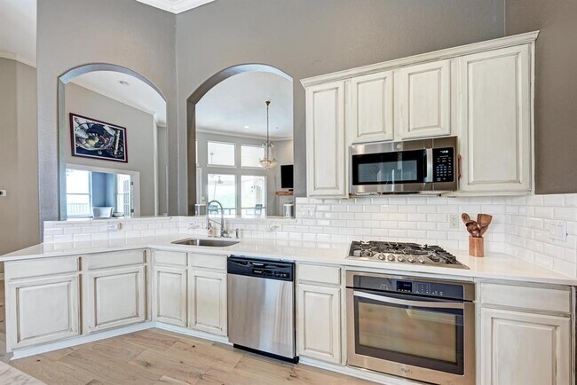 Building Photo - 545 Tom Sawyer Rd