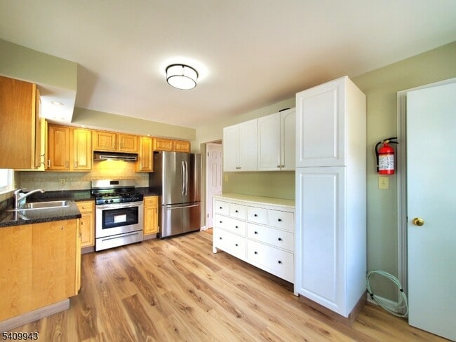 Building Photo - 708A Farrand St