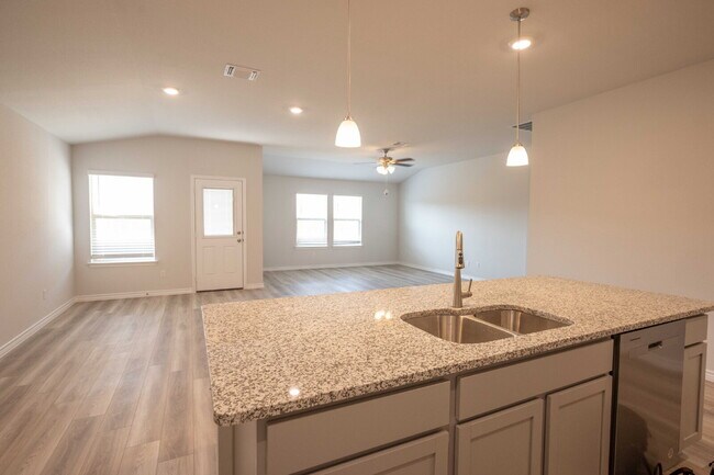 Building Photo - "Charming 3-Bedroom Haven with 2.5 Baths & Spacious Living in Belton!"