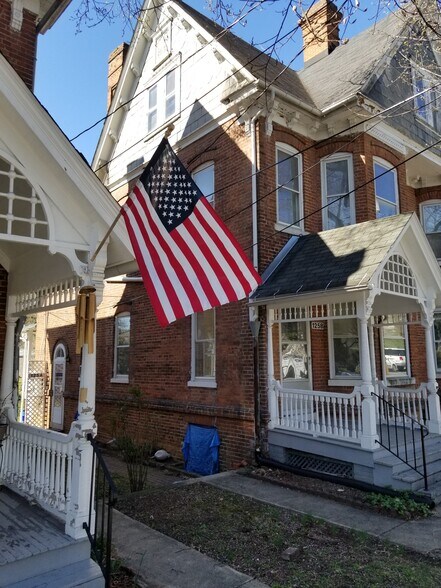 Building Photo - 125 Peyton St