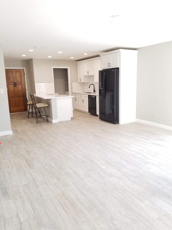 Building Photo - 8562 E Indian School Rd