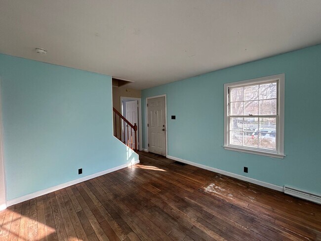 Building Photo - Spacious 3-Bedroom, 2-Bathroom Home – Accepting Section 8 – $1,175/Month