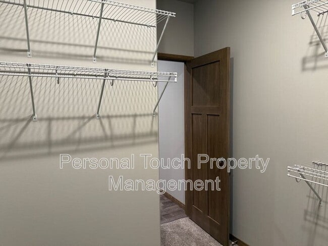 Building Photo - 7352 Eagle Point Dr S