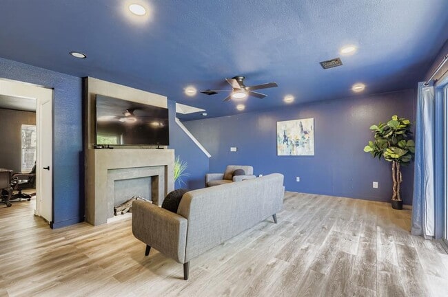 Building Photo - 1202 Hughmont Dr