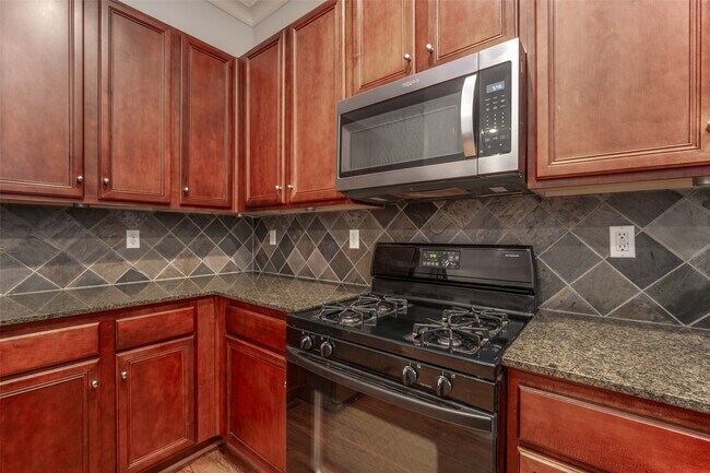 Building Photo - 4430 Center St