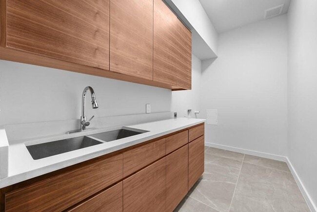 Building Photo - 3415 Rosefinch Trail