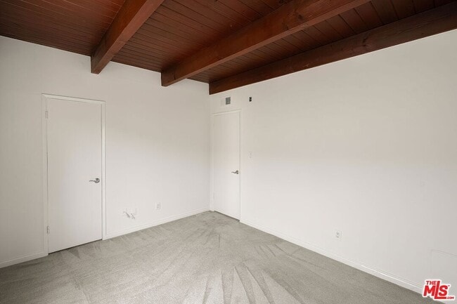 Building Photo - 1805 S Barrington Ave