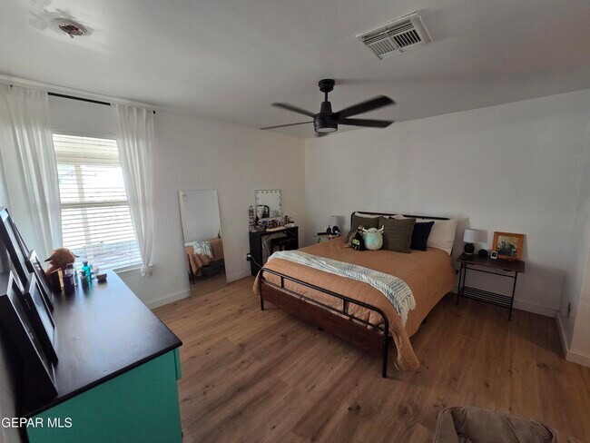 Building Photo - 677 Linda Johnson Ave