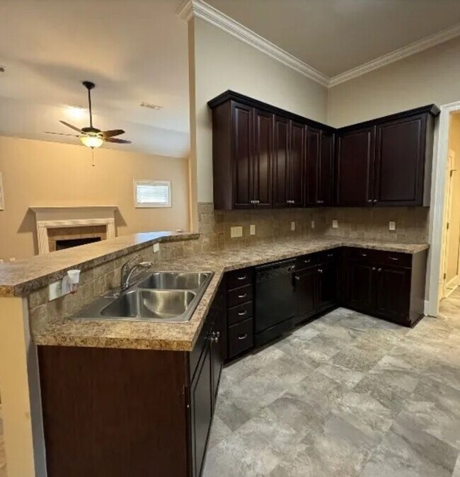 Building Photo - Beautiful Home in Deer Creek