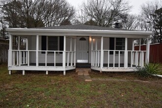Building Photo - 3 Bedroom Pet Friendly Home For Rent!