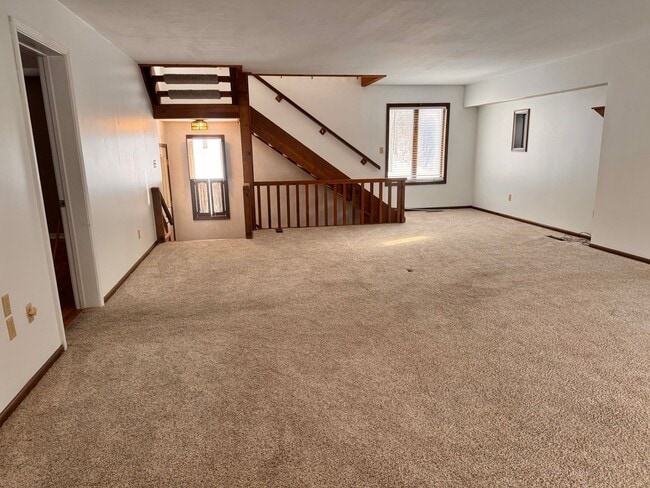 Building Photo - Nice large country setting close to town