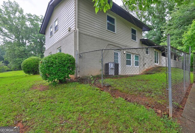 Building Photo - 1675 Bouldercliff Ct SE