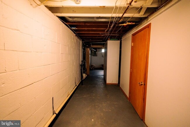 Building Photo - 222 MacClelland Ave