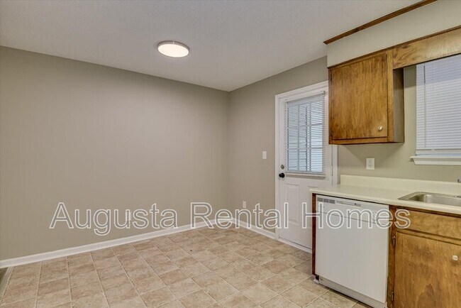 Building Photo - 138 Chalet North Boulevard - 138