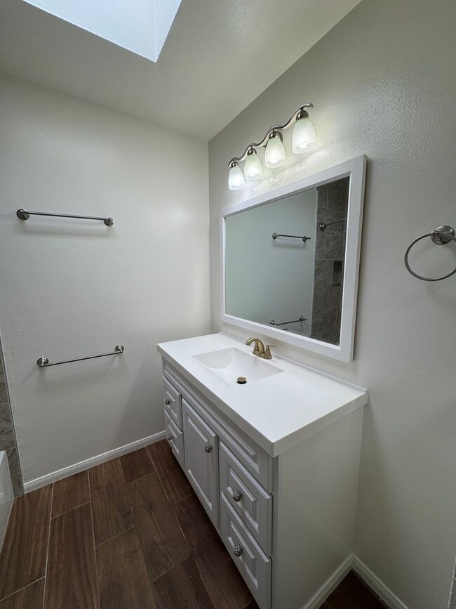 Building Photo - 2 Bedroom 2.5 Bathroom Condo for Rent Sout...