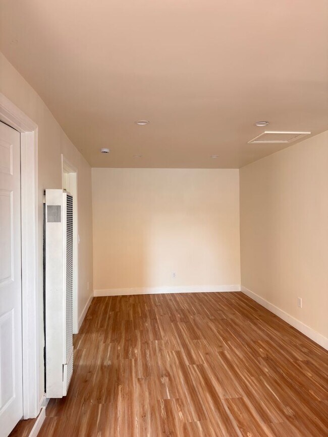 Building Photo - 1060 McFarland Ave