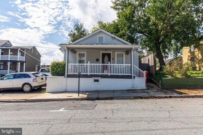 Building Photo - 110 S Lawrence St