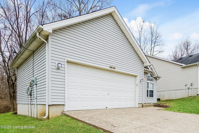 Building Photo - 6526 Bridle View Cir