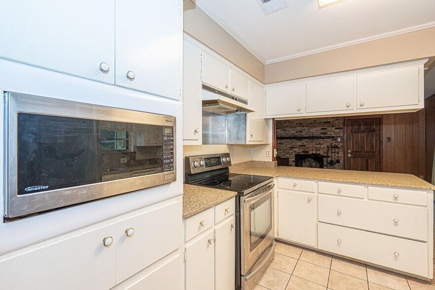 Kitchen North - 722 Revere Ave